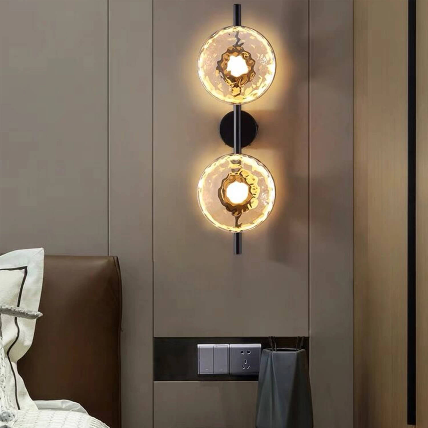 Modern Amber Glass Double Head Wall Sconce: Soft Ambient Glow, Minimalist Design – Bedroom Hallway Lighting for Warm Sophisticated Decor