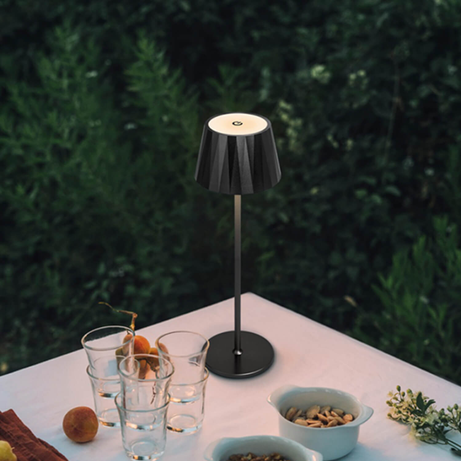 Black Portable Table Lamp for Outdoor Garden Dining - Warm White LED Light Creates Cozy Patio Atmosphere, Perfect for Picnics, Alfresco Meals & Outdoor Gatherings